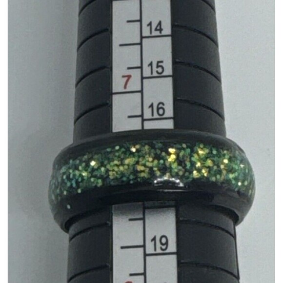 Modern Minimalist Green Glitter Inlay Black Stainless Steel Ring In 8 Size - Picture 7 of 7